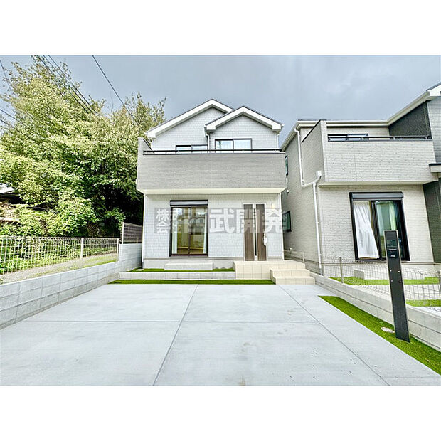 全棟完成しております。ご見学予約受け付けております。（現地全体）