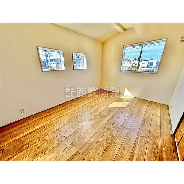 穏やかな日差しと心地よい風が吹き抜ける窓配置