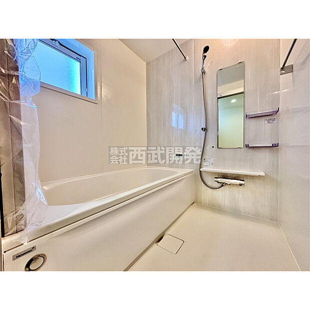 換気乾燥機付きの浴室は、雨の日でも洗濯ができるのでとても便利です。梅雨の時期でもこれで安心ですね。