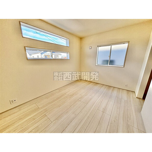 穏やかな日差しと心地よい風が吹き抜ける窓配置