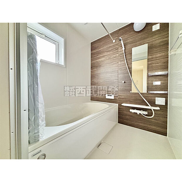 換気乾燥機付きの浴室は、雨の日でも洗濯ができるのでとても便利です。梅雨の時期でもこれで安心ですね。