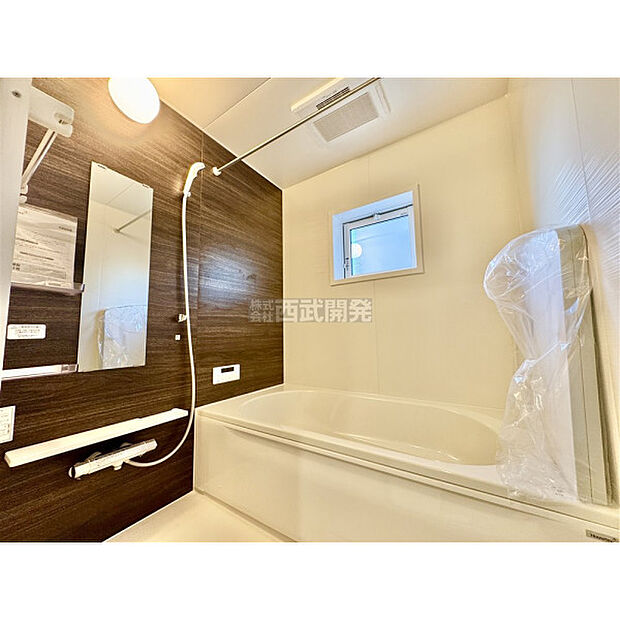 換気乾燥機付きの浴室は、雨の日でも洗濯ができるのでとても便利です。梅雨の時期でもこれで安心ですね。