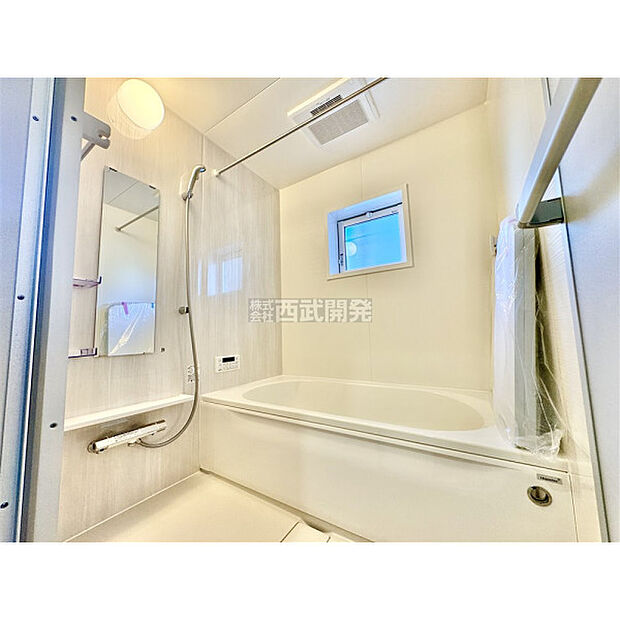 換気乾燥機付きの浴室は、雨の日でも洗濯ができるのでとても便利です。梅雨の時期でもこれで安心ですね。