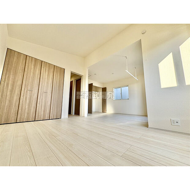 収納力のあるダブルクローゼット。収納が多いとお部屋の使い勝手がとても良くなります。