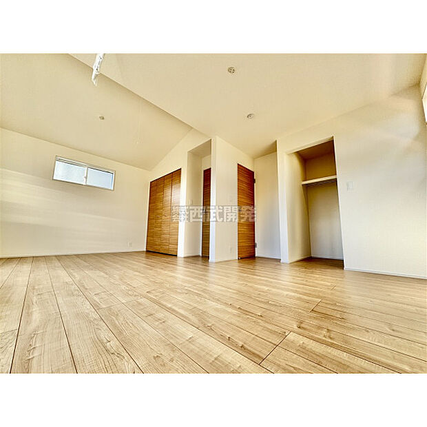 収納力のあるダブルクローゼット。収納が多いとお部屋の使い勝手がとても良くなります。