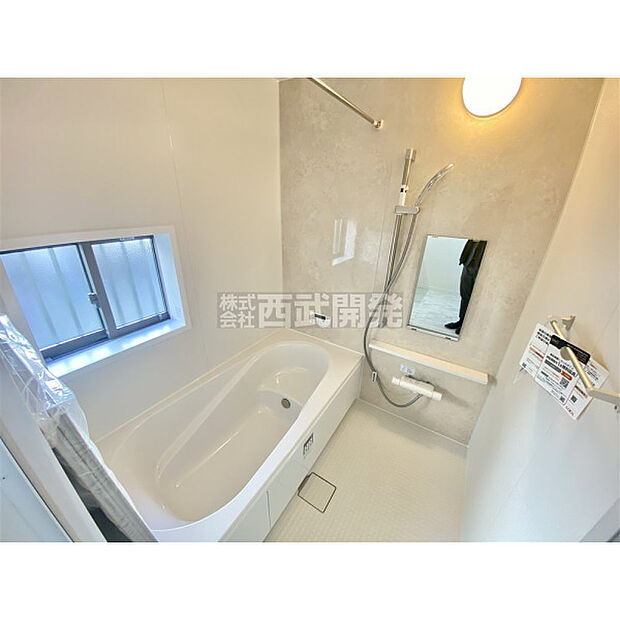 換気乾燥機付きの浴室は、雨の日でも洗濯ができるのでとても便利です。梅雨の時期でもこれで安心ですね。