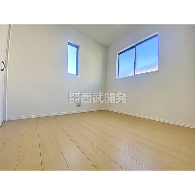 穏やかな日差しと心地よい風が吹き抜ける窓配置