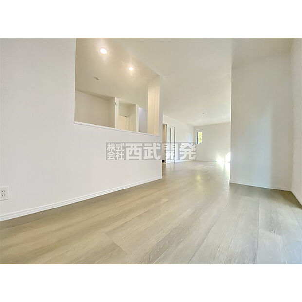 LDKは家族みんなの快適空間です。お食事したりおしゃべりしたり、家族の絆を育むセントラルスペースです。