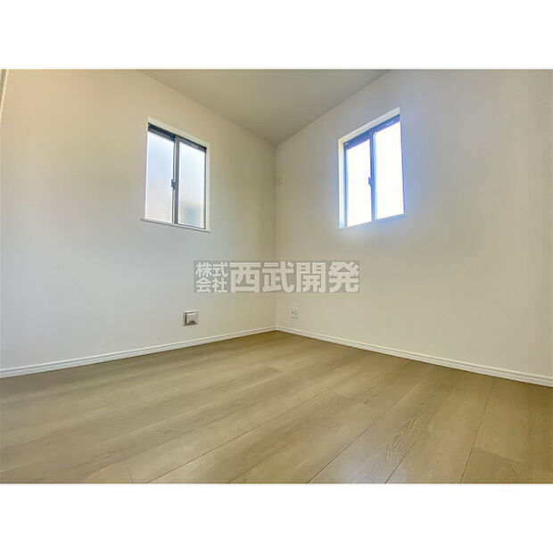 穏やかな日差しと心地よい風が吹き抜ける窓配置