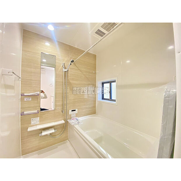 換気乾燥機付きの浴室は、雨の日でも洗濯ができるのでとても便利です。梅雨の時期でもこれで安心ですね。