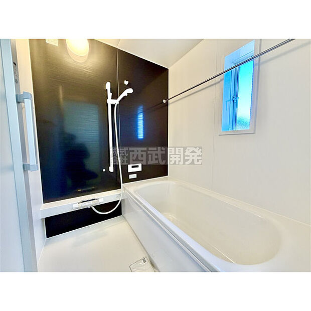 換気乾燥機付きの浴室は、雨の日でも洗濯ができるのでとても便利です。梅雨の時期でもこれで安心ですね。