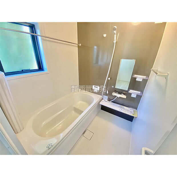 換気乾燥機付きの浴室は、雨の日でも洗濯ができるのでとても便利です。梅雨の時期でもこれで安心ですね。