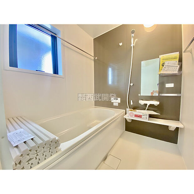 換気乾燥機付きの浴室は、雨の日でも洗濯ができるのでとても便利です。梅雨の時期でもこれで安心ですね。