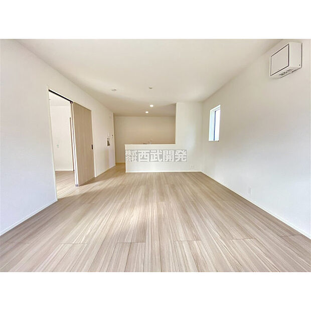 柔らかな光が射し込む家族団らんのＬＤＫ