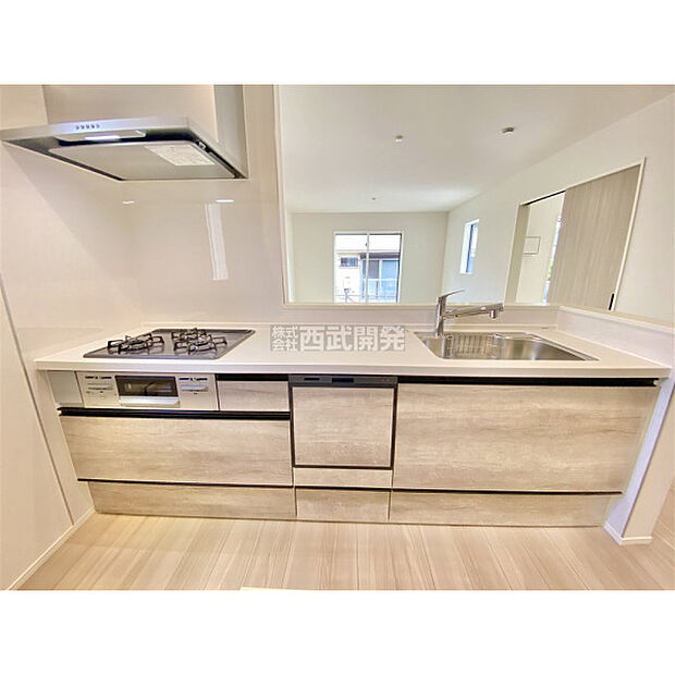 対面キッチンを採用、お料理しながら会話に参加できます