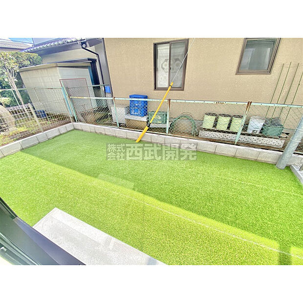 お庭もございます。お子様のプールをしたり、ガーデニングをしたりと、休日の過ごし方が今から楽しみですね。