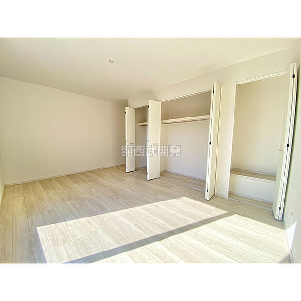 収納力のあるクローゼット。収納が多いとお部屋の使い勝手がとても良くなります。