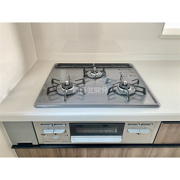 調理が一気に進む3口コンロ