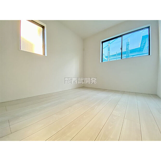 たっぷりの陽射しの入る快適な室内空間