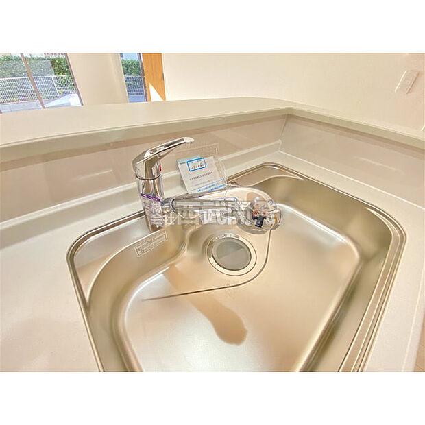 カートリッジ内臓なので切り替えひとつで浄水器になりますよ