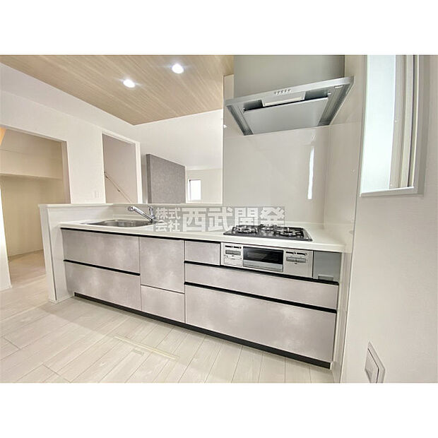 カウンター越しに生まれる家族のコミュニケーション。