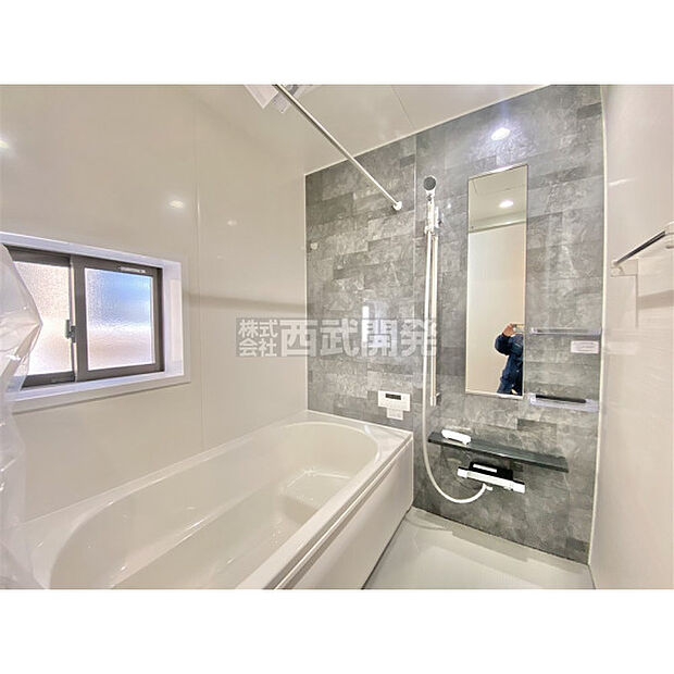 換気乾燥機付きの浴室は、雨の日でも洗濯ができるのでとても便利です。梅雨の時期でもこれで安心ですね。