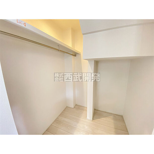 衣類をまとめて収納できるので、お部屋を広くお使いいただけます。