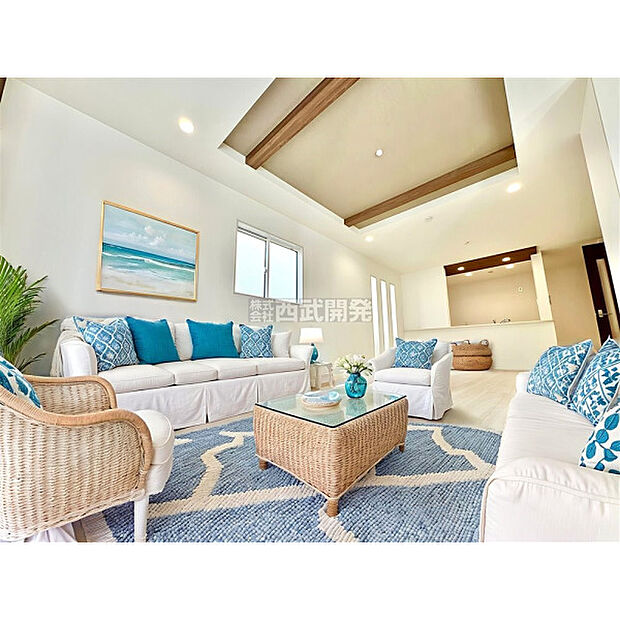 配置してある家具や小物はCGによるイメージです。柔らかな光が射し込む家族団らんのＬＤＫ