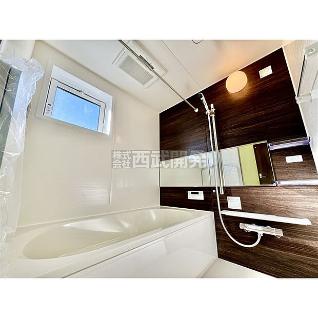 換気乾燥機付きの浴室は、雨の日でも洗濯ができるのでとても便利です。梅雨の時期でもこれで安心ですね。