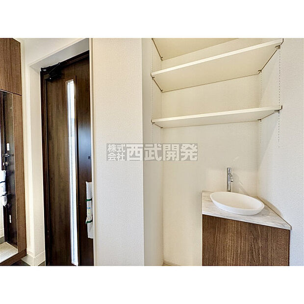 玄関スペースにはミニ手洗いがございます