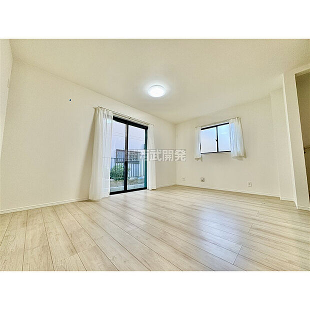 LDKは家族みんなの快適空間です。お食事したりおしゃべりしたり、家族の絆を育むセントラルスペースです。