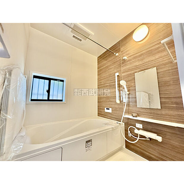 換気乾燥機付きの浴室は、雨の日でも洗濯ができるのでとても便利です。梅雨の時期でもこれで安心ですね。