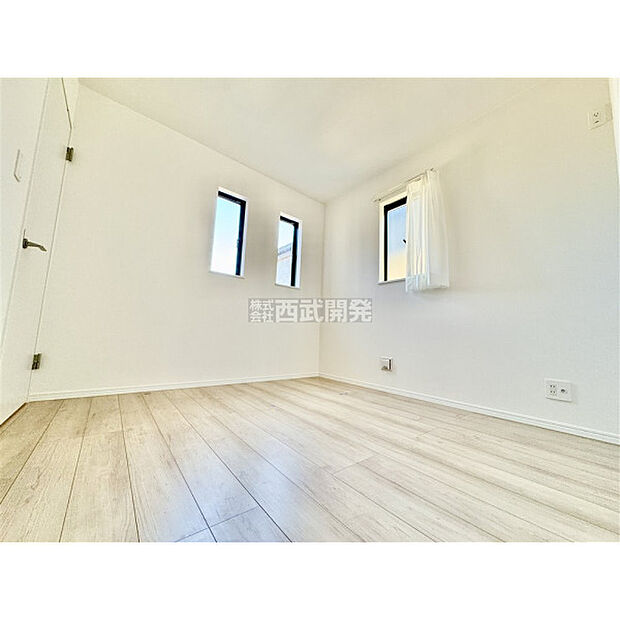 穏やかな日差しと心地よい風が吹き抜ける窓配置