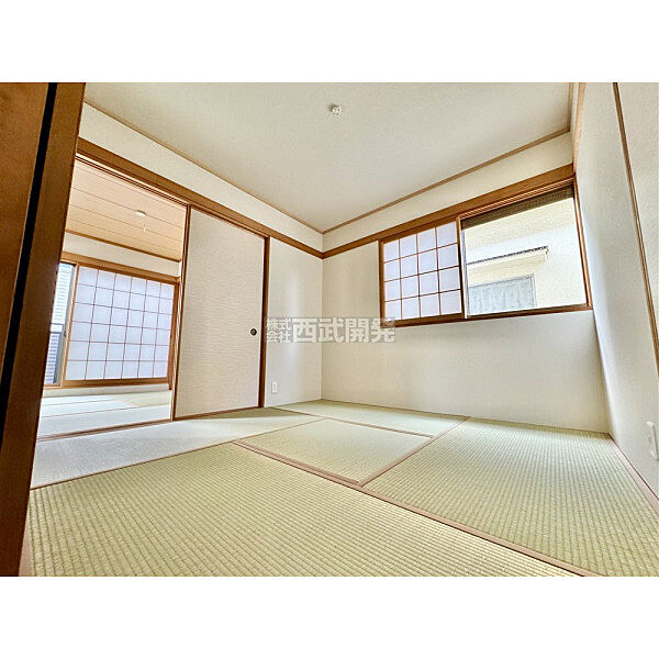 落ち着いた、温かみのある和室はくつろぎを与えてくれます