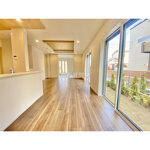 柔らかな光が射し込む家族団らんのＬＤＫ