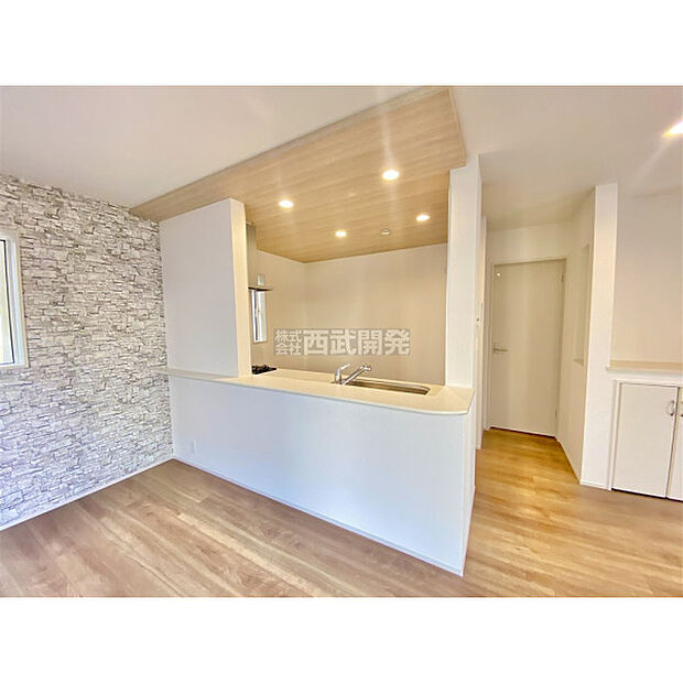 カウンター越しに生まれる家族のコミュニケーション。