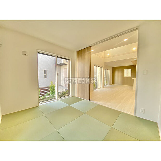 一室はあると嬉しい和室。客間としてはもちろんのこと、小さいお子さんのプレイルームとして大活躍です。