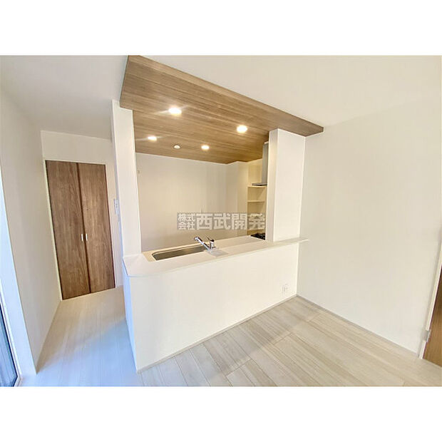 カウンター越しに生まれる家族のコミュニケーション。