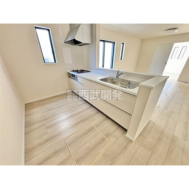 カウンター越しに生まれる家族のコミュニケーション。