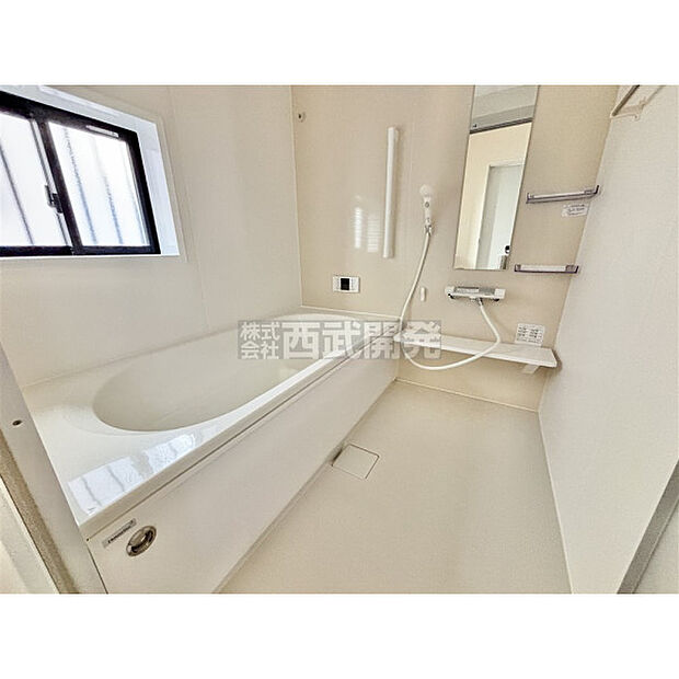 換気乾燥機付きの浴室は、雨の日でも洗濯ができるのでとても便利です。梅雨の時期でもこれで安心ですね。