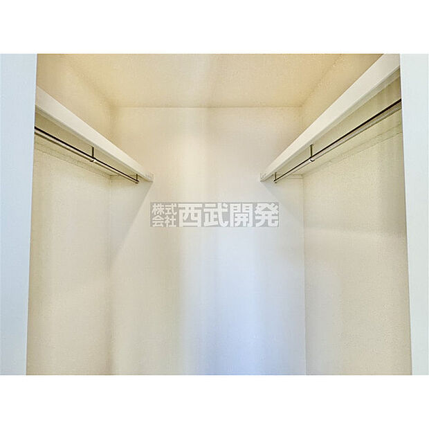 衣類をまとめて収納できるので、お部屋を広くお使いいただけます。