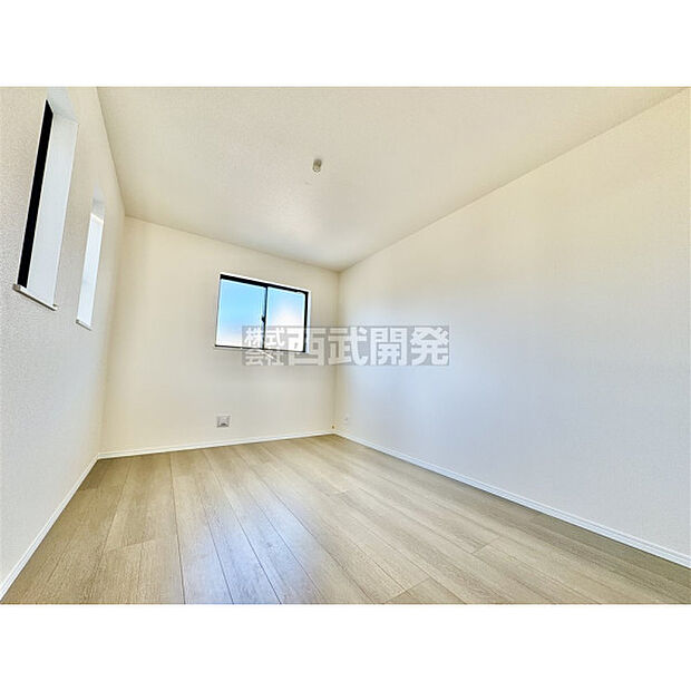 穏やかな日差しと心地よい風が吹き抜ける窓配置