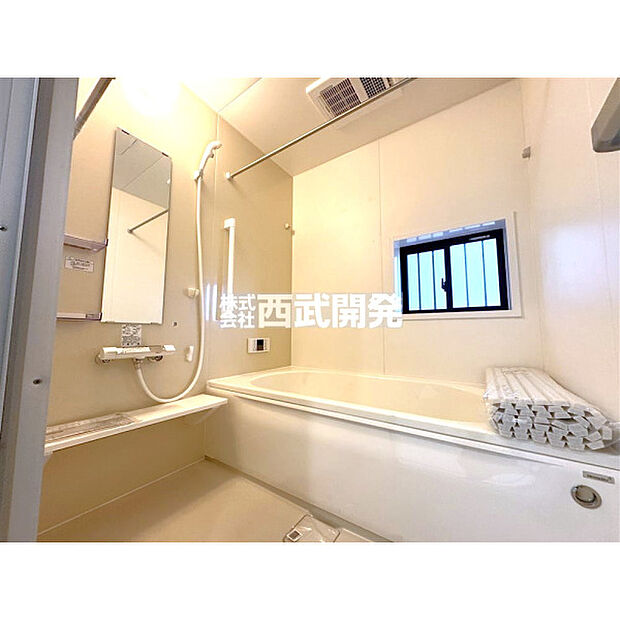 換気乾燥機付きの浴室は、雨の日でも洗濯ができるのでとても便利です。梅雨の時期でもこれで安心ですね。