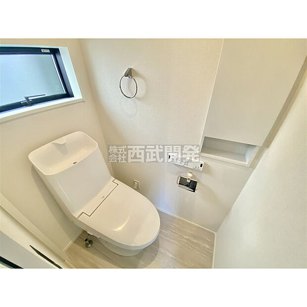 いつも綺麗に清潔に。洗浄機付きトイレです。もちろん窓も付いてるので空気の入れ替えも楽にできます。