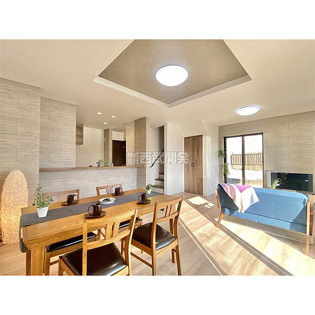 家族の団欒となるリビング。お好みのコーディネートをどうぞ(12月19日撮影)