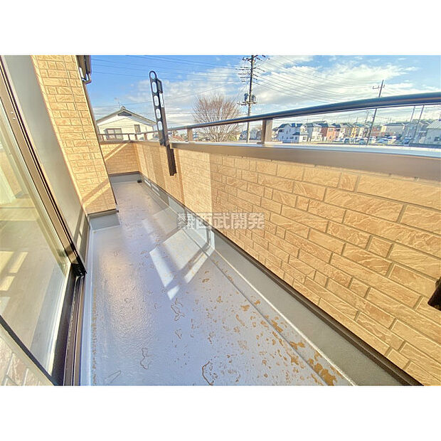 お洗濯物やお布団を干すのに十分なスペースです(12月19日撮影)