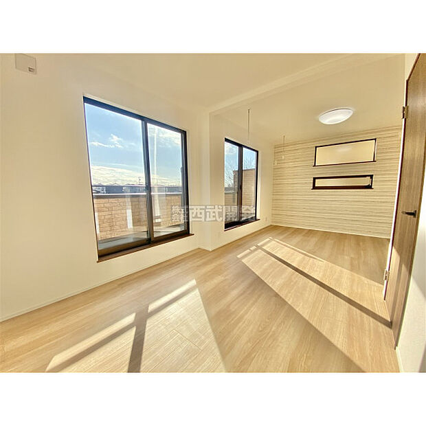 窓から差し込む暖かな空間に自分なりのアレンジで楽しめそう(12月19日撮影)