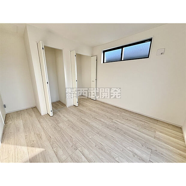 収納力のあるダブルクローゼット。収納が多いとお部屋の使い勝手がとても良くなります。