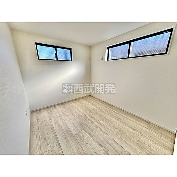 穏やかな日差しと心地よい風が吹き抜ける窓配置