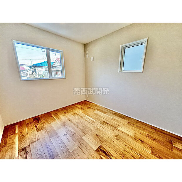 穏やかな日差しと心地よい風が吹き抜ける窓配置